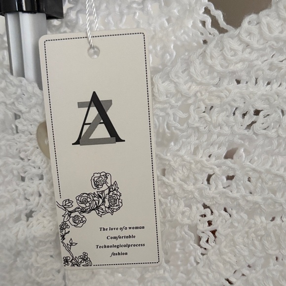 Chic White Lace Button-Up Blouse/Jacket - Picture 2 of 5